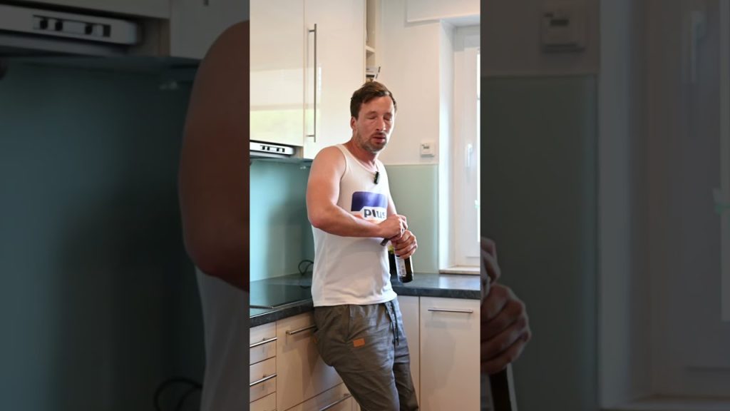 Uwe ausse 90er ist nicht Schwanger 🤰🍻 #90s #couple #comedy #shorts