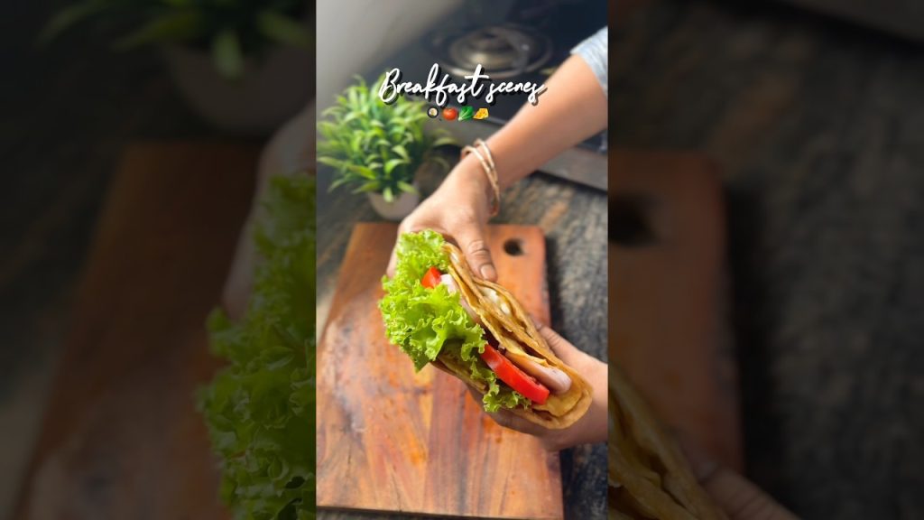 Chapathi Wrap😋#food #recipe #shortsfeed #cooking #easy #yummy #shorts #egg #ytshorts #youtubeshorts