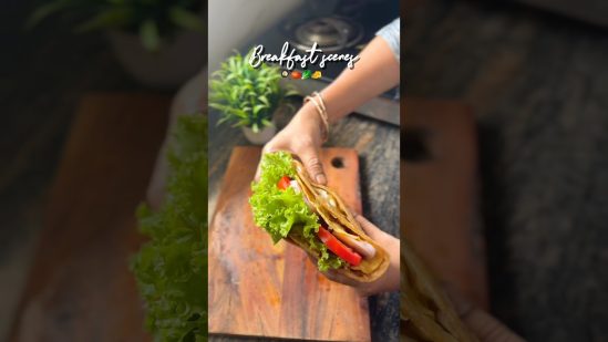Chapathi Wrap😋#food #recipe #shortsfeed #cooking #easy #yummy #shorts #egg #ytshorts #youtubeshorts