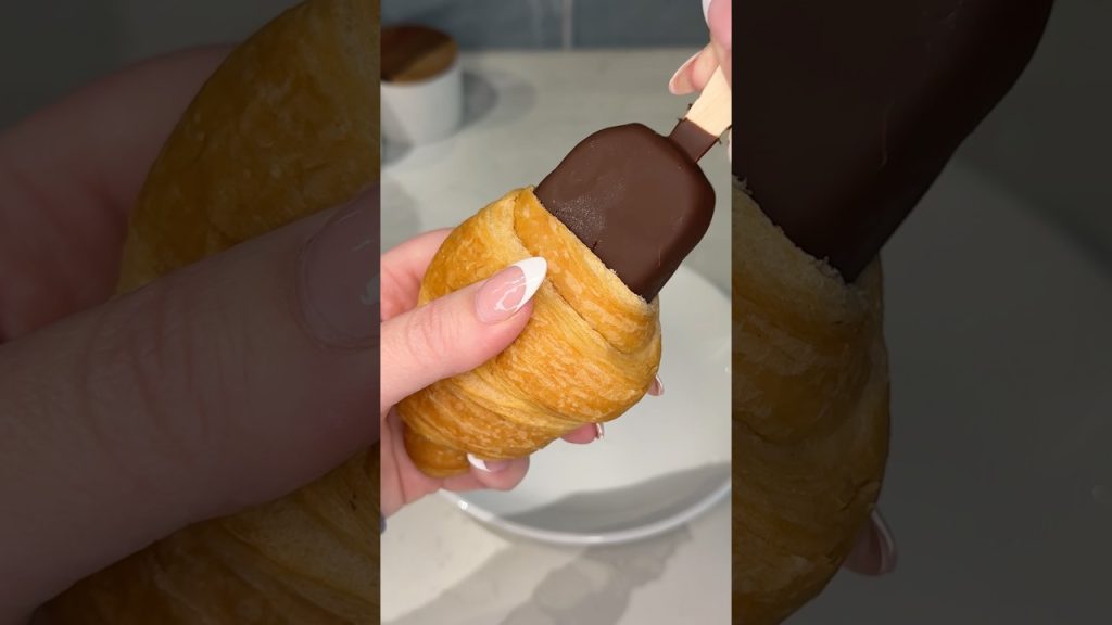 viral croissant ice cream bar recipe🍦🥐#dessert #food #recipe #shorts #viral #easydessert #icecream