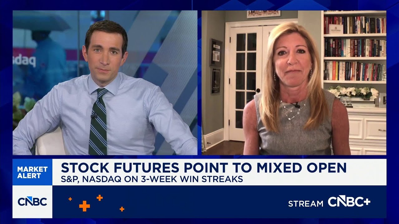 Expect markets to grind higher into the end of the year, says Hightower’s Stephanie Link