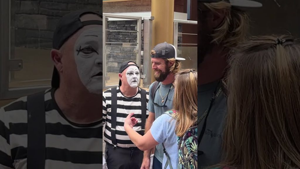This mime interaction is absolute gold 😂 #seaworldmime #entertainment #shorts