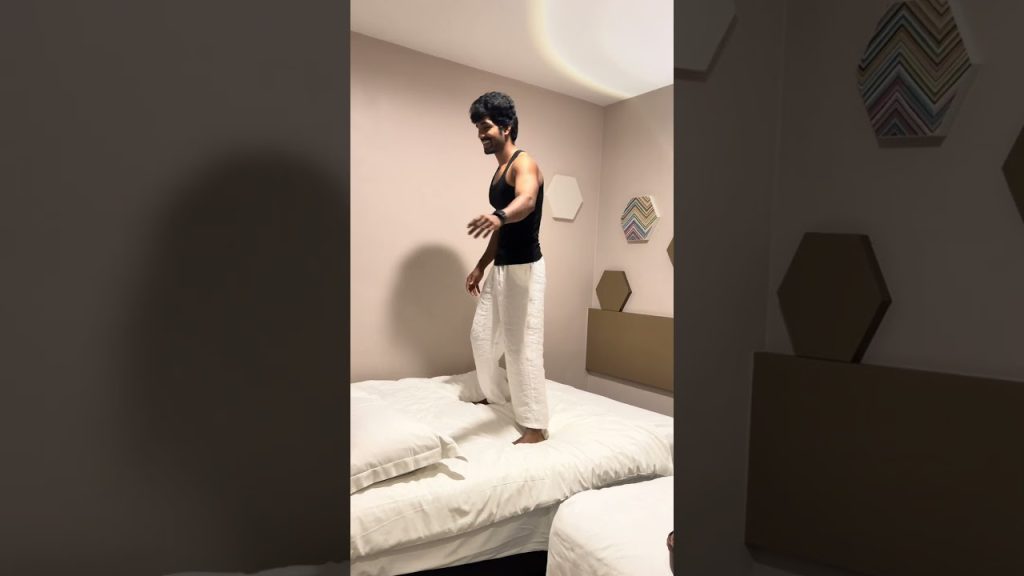 Watch till end 😮‍💨🔥 #fitness #motivation #gym #travel #swimming #singapore #transition #bedroom