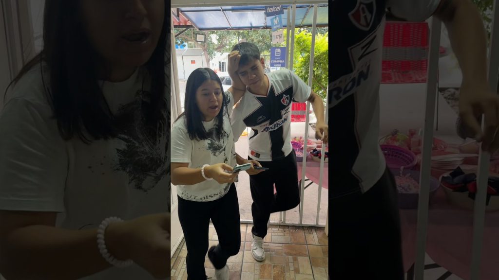 Le rompió el celular a su esposo 😳😂#humor #comedia #parodia