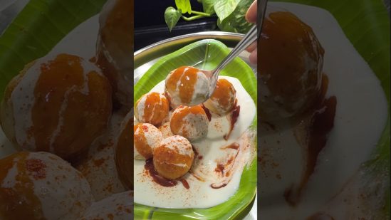 अशा भन्नाट वडा बनवण्या ची आयडिया #वडा #vada #golegappe #food #recipe#panipuri#chilli #foodkatha#lata